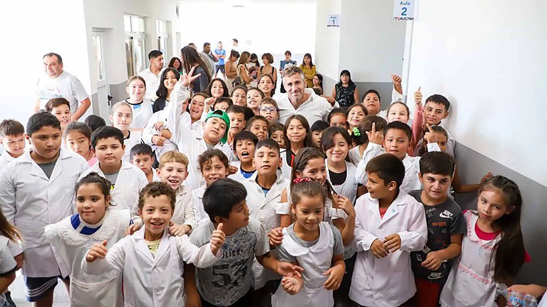 Achával escuela La Escondida