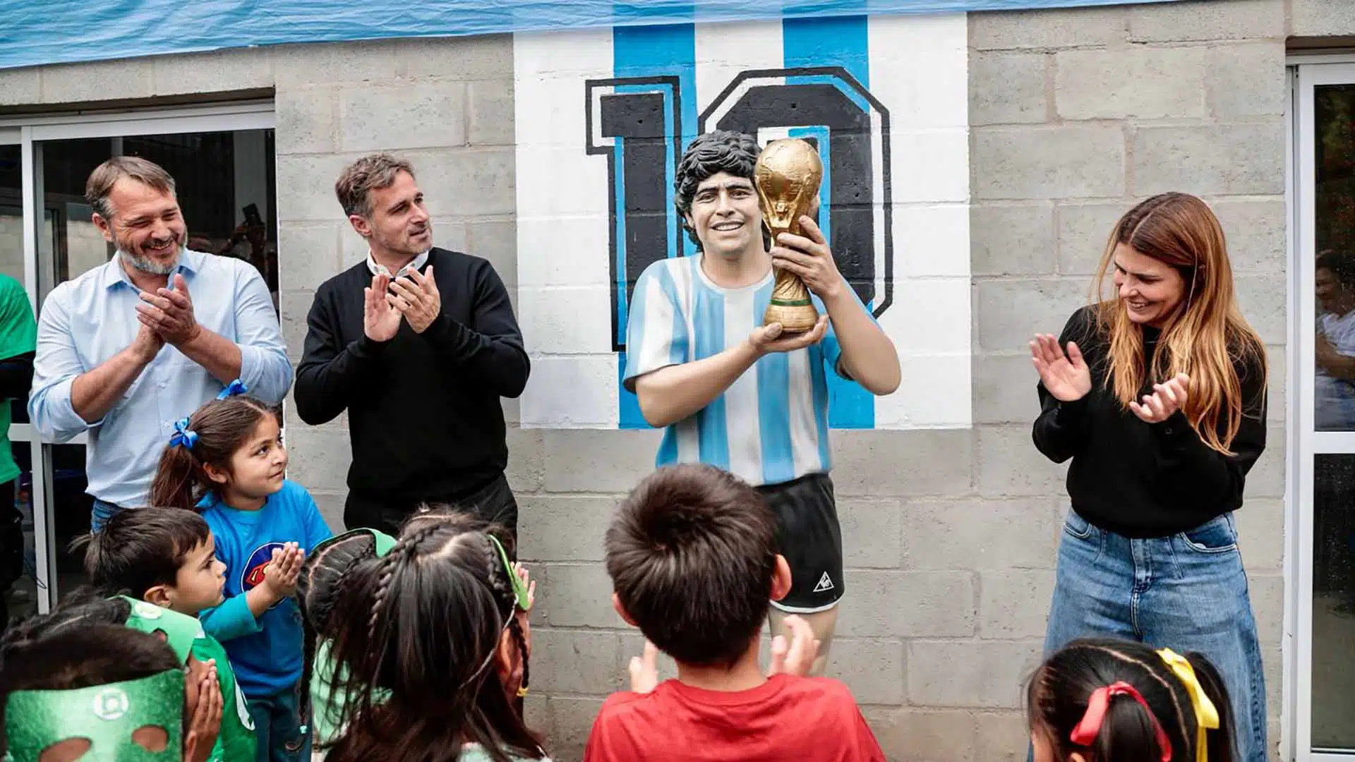 Homenaje club Maradona