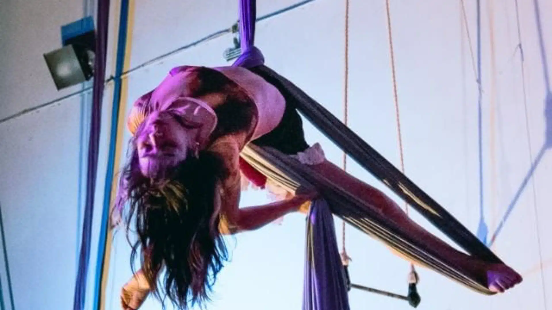 Escuela de Tela y Acrobacia