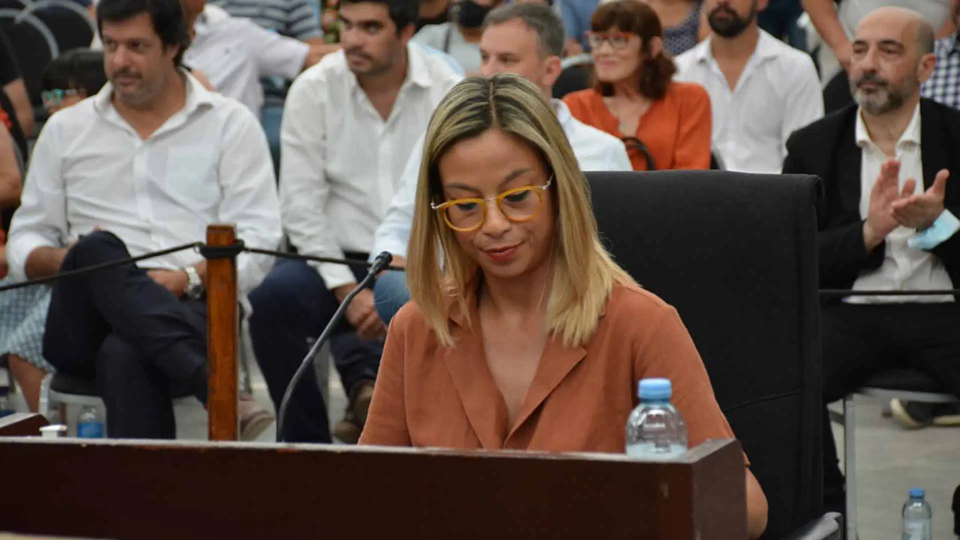 adriana caceres pase sanitario