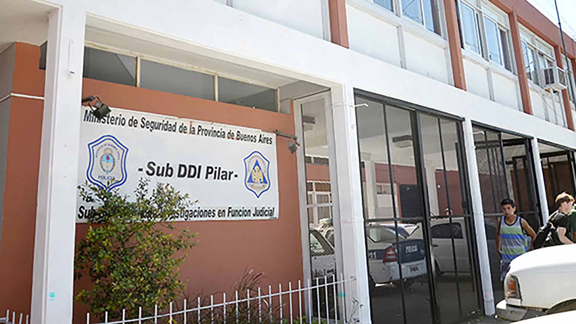 golpeado caño pilar