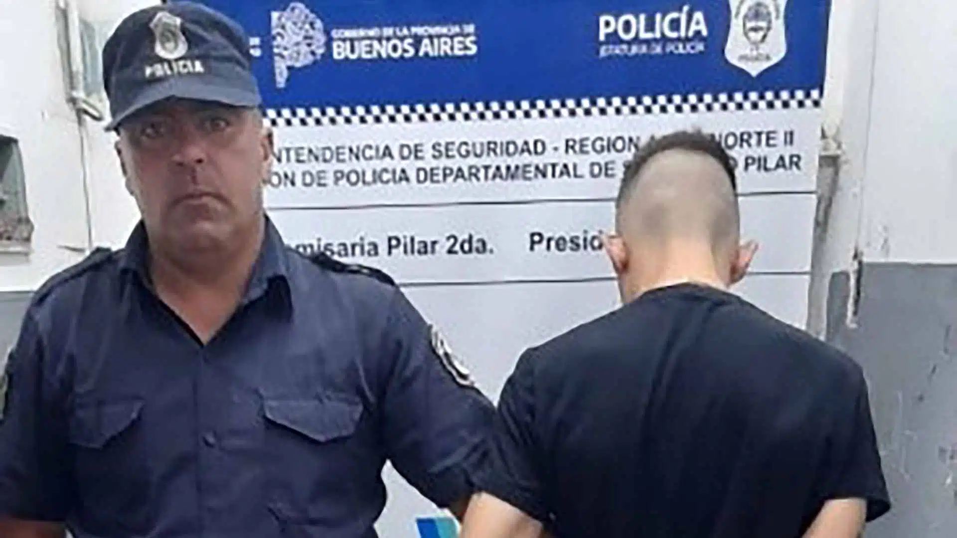 Atacó a su pareja e hijos