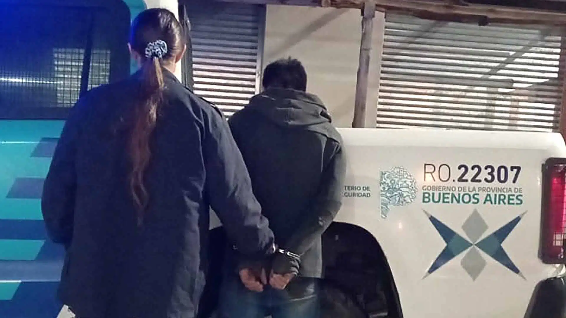 Detenido por romper vidrios de auto