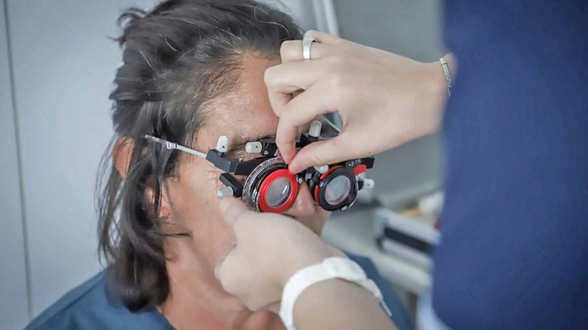 Entrega anteojos San Alejo