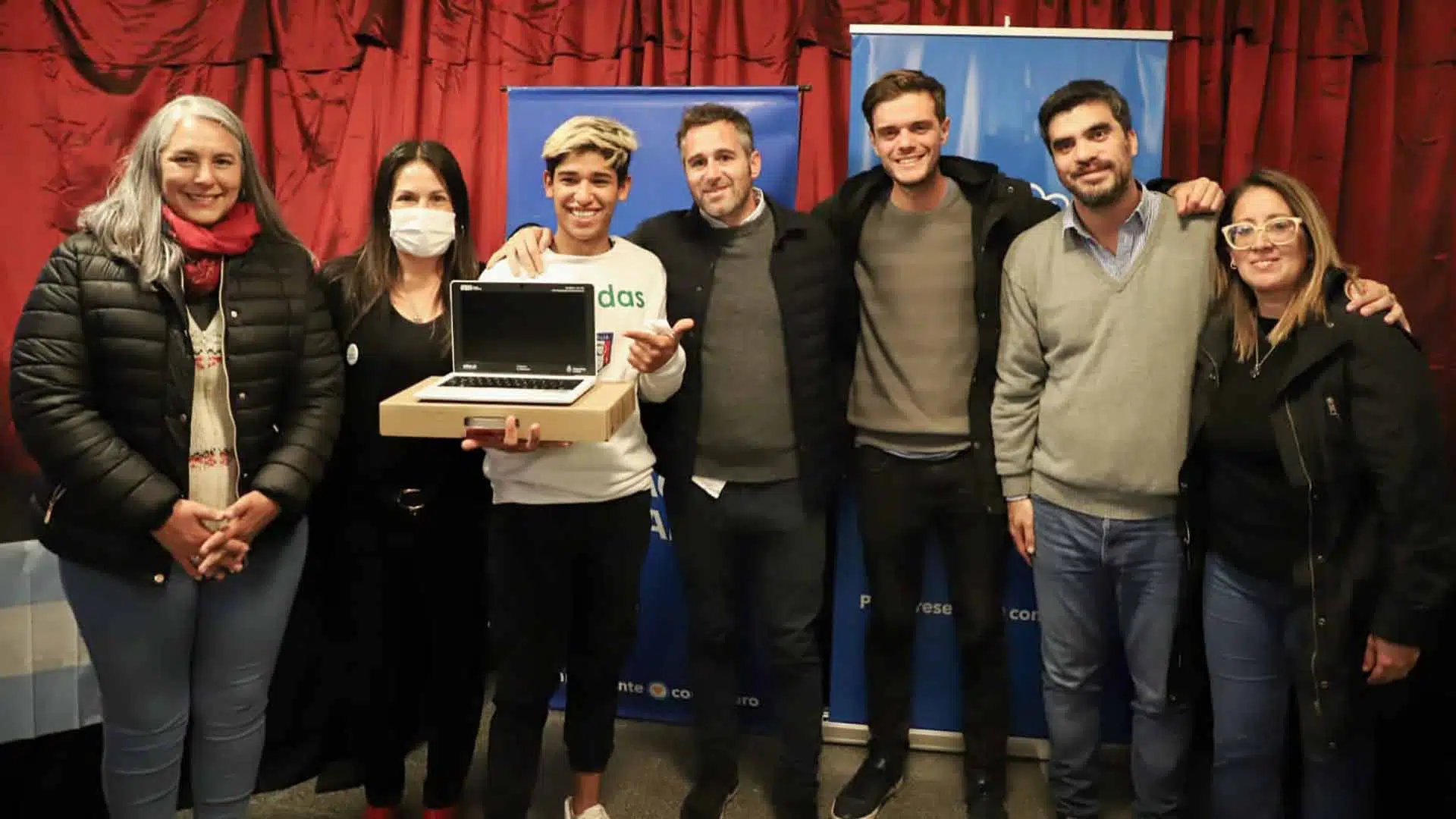 Entrega netbooks Derqui