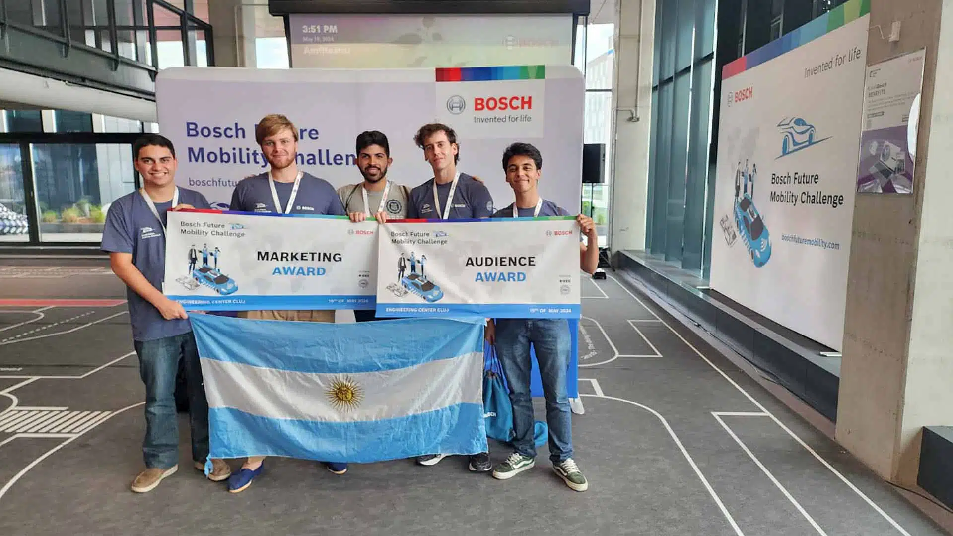 Alumnos Austral Rumania