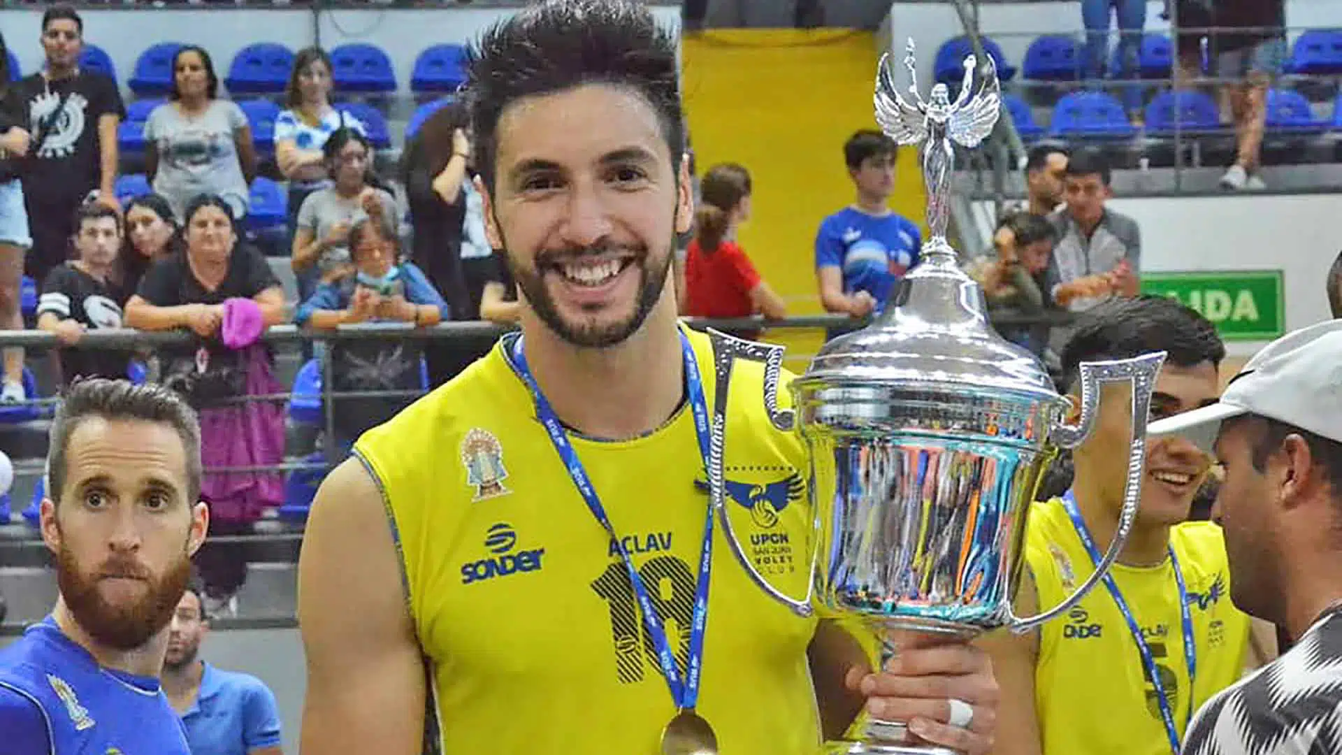 Fabián Flores