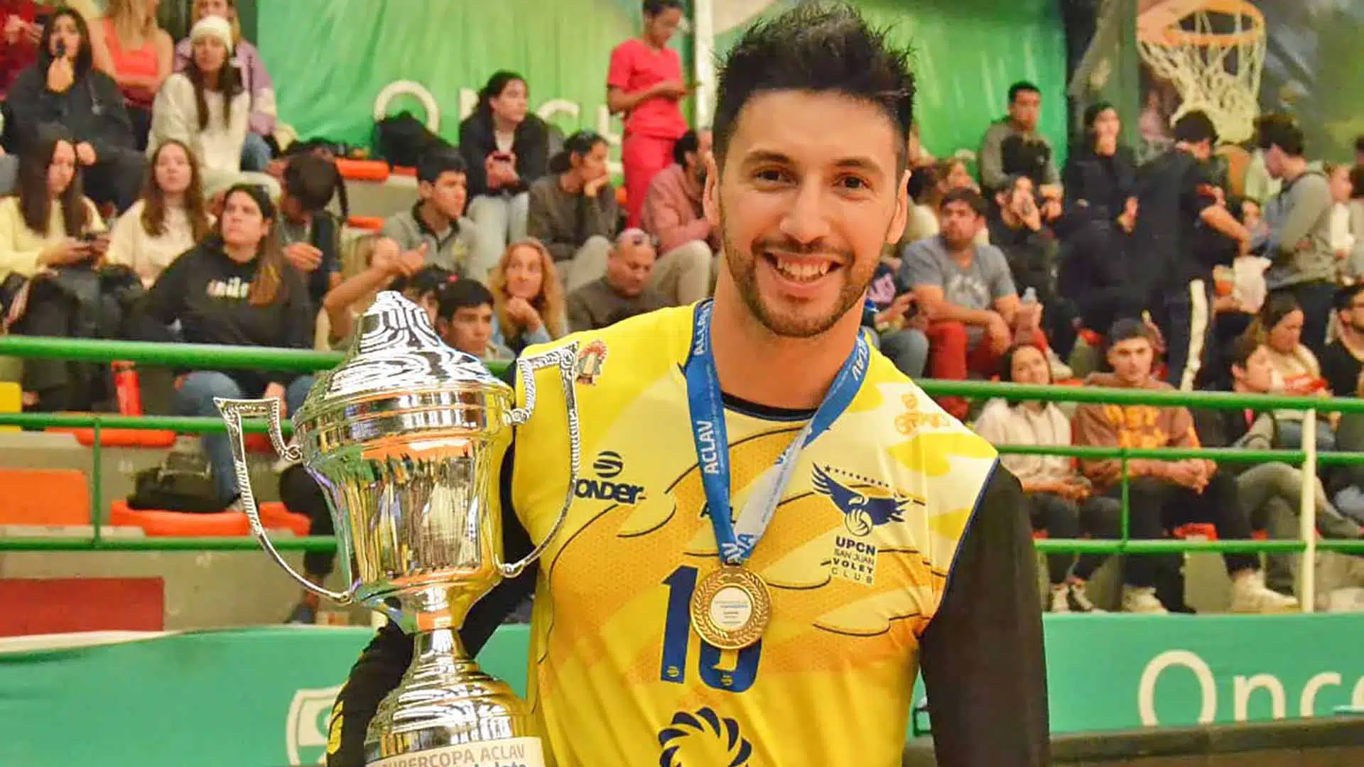 Fabián Flores