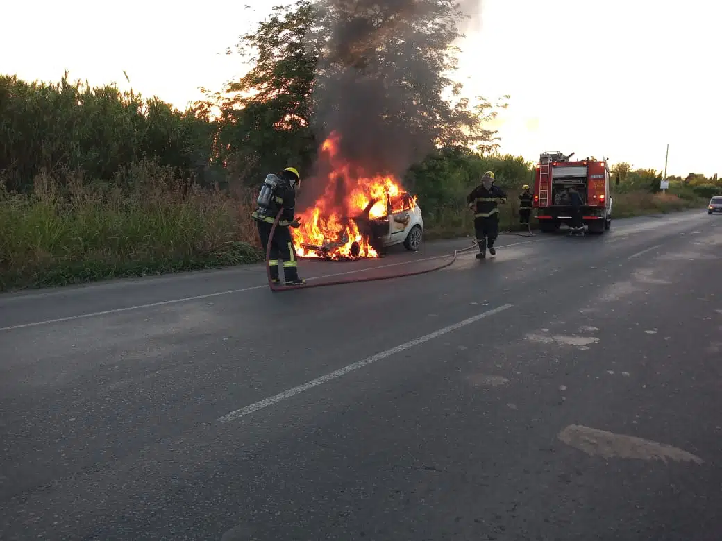 Incendio auto ruta 25