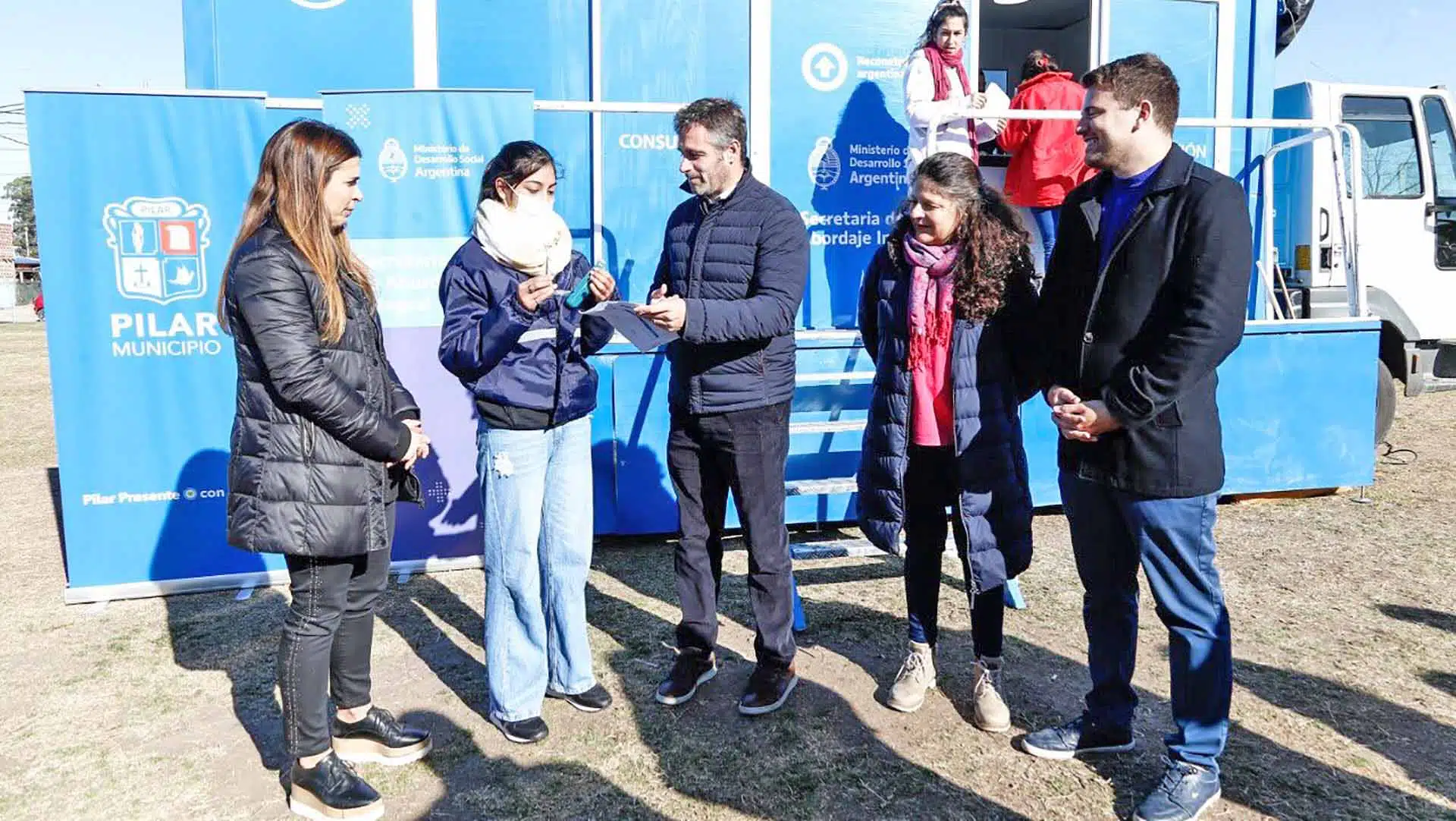 Entrega de anteojos en Villa Rosa