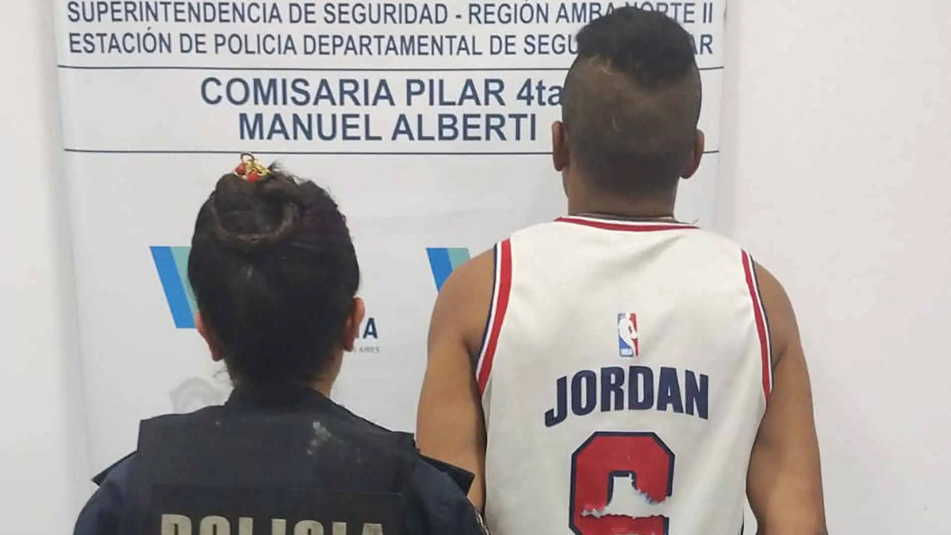 policia detenido