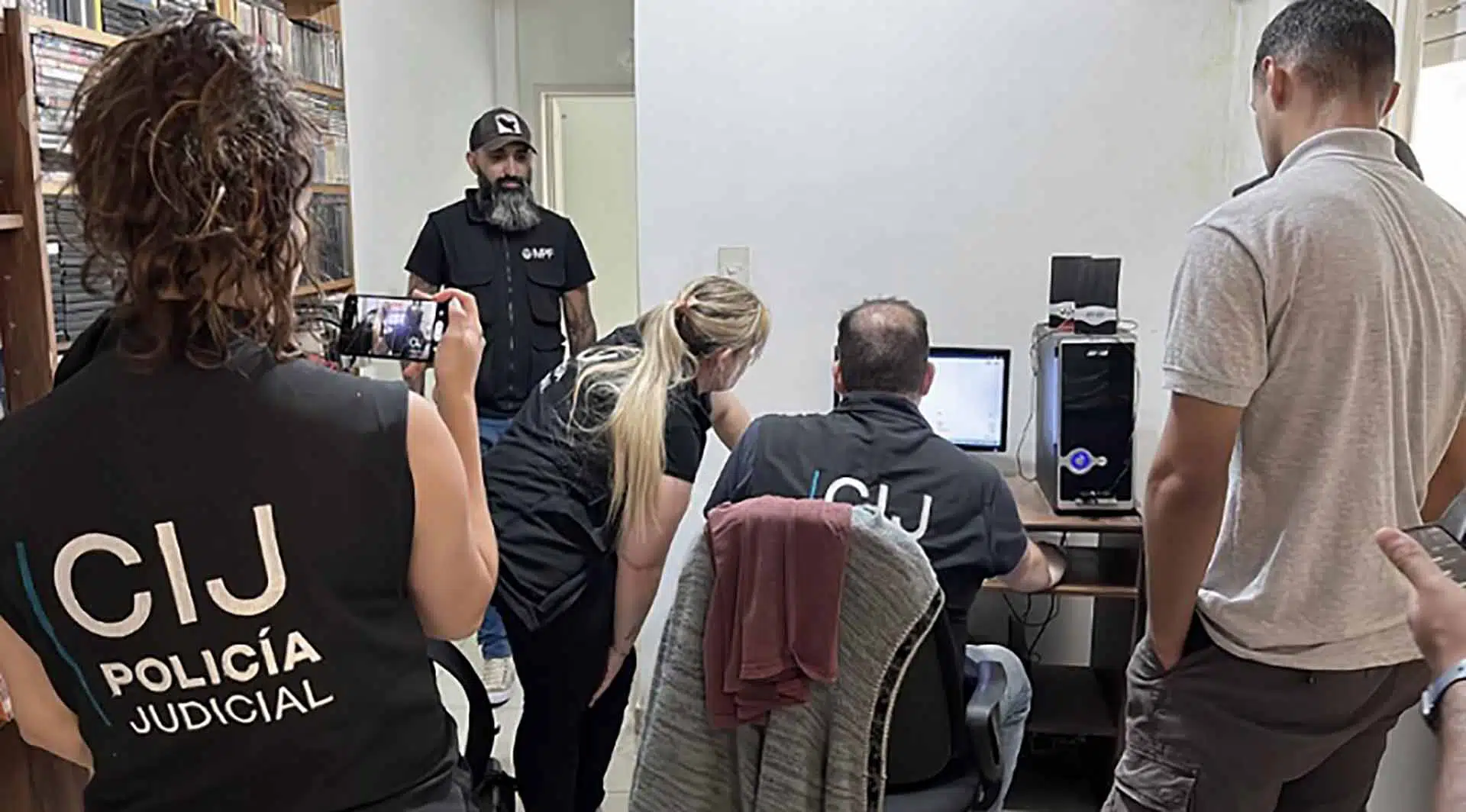 Profesor detenido pornografía infantil