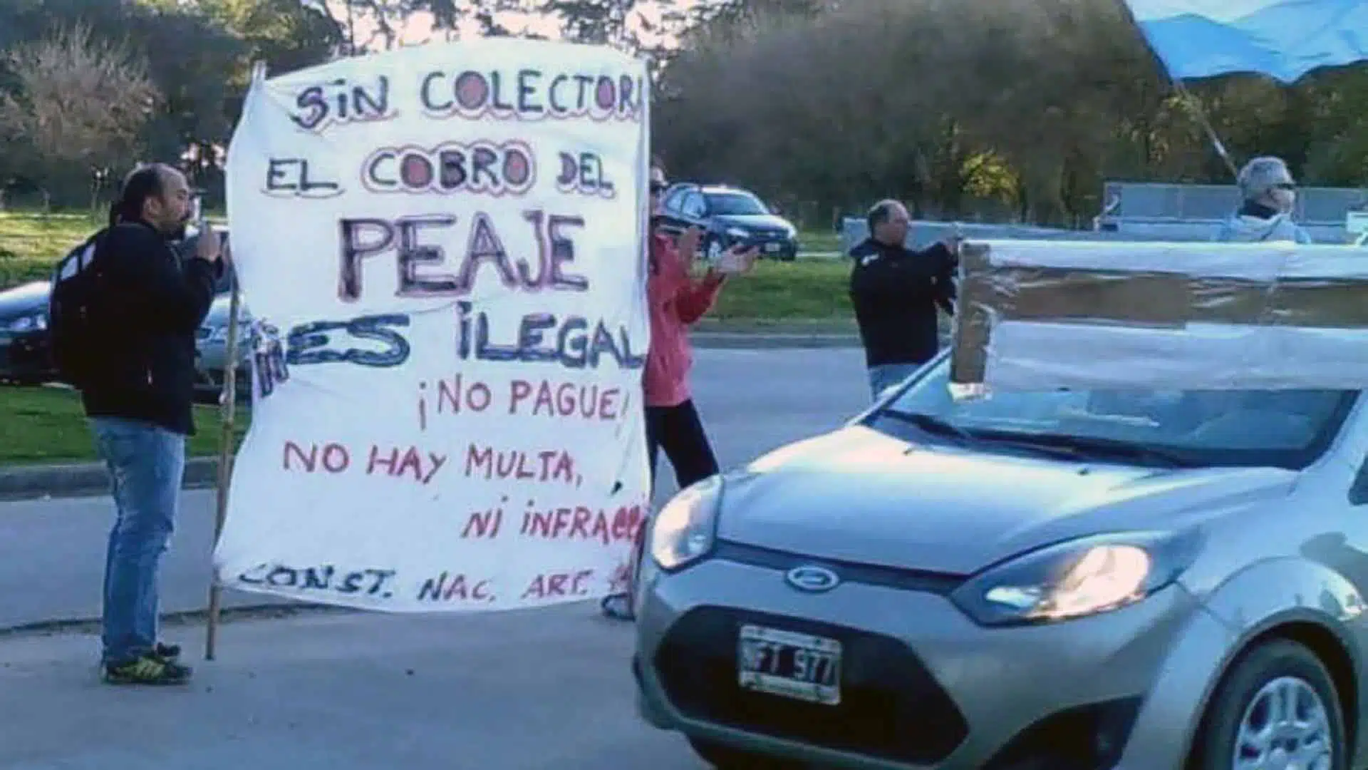 Peaje Larena