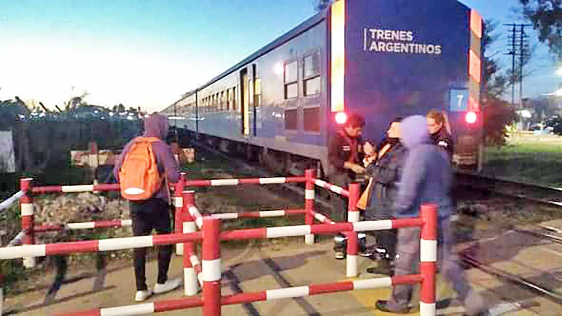Muerto tren Pilar